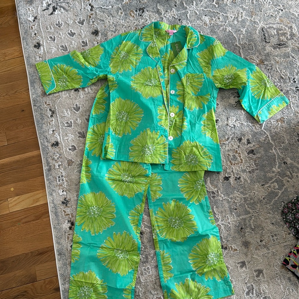 Lilly Pulitzer pajama set brand new! Size medium!